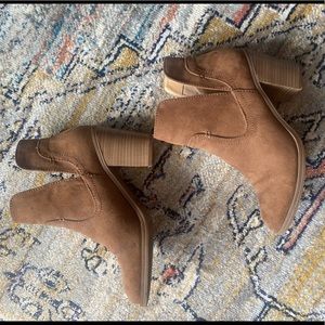 Size 8 Express heeled booties